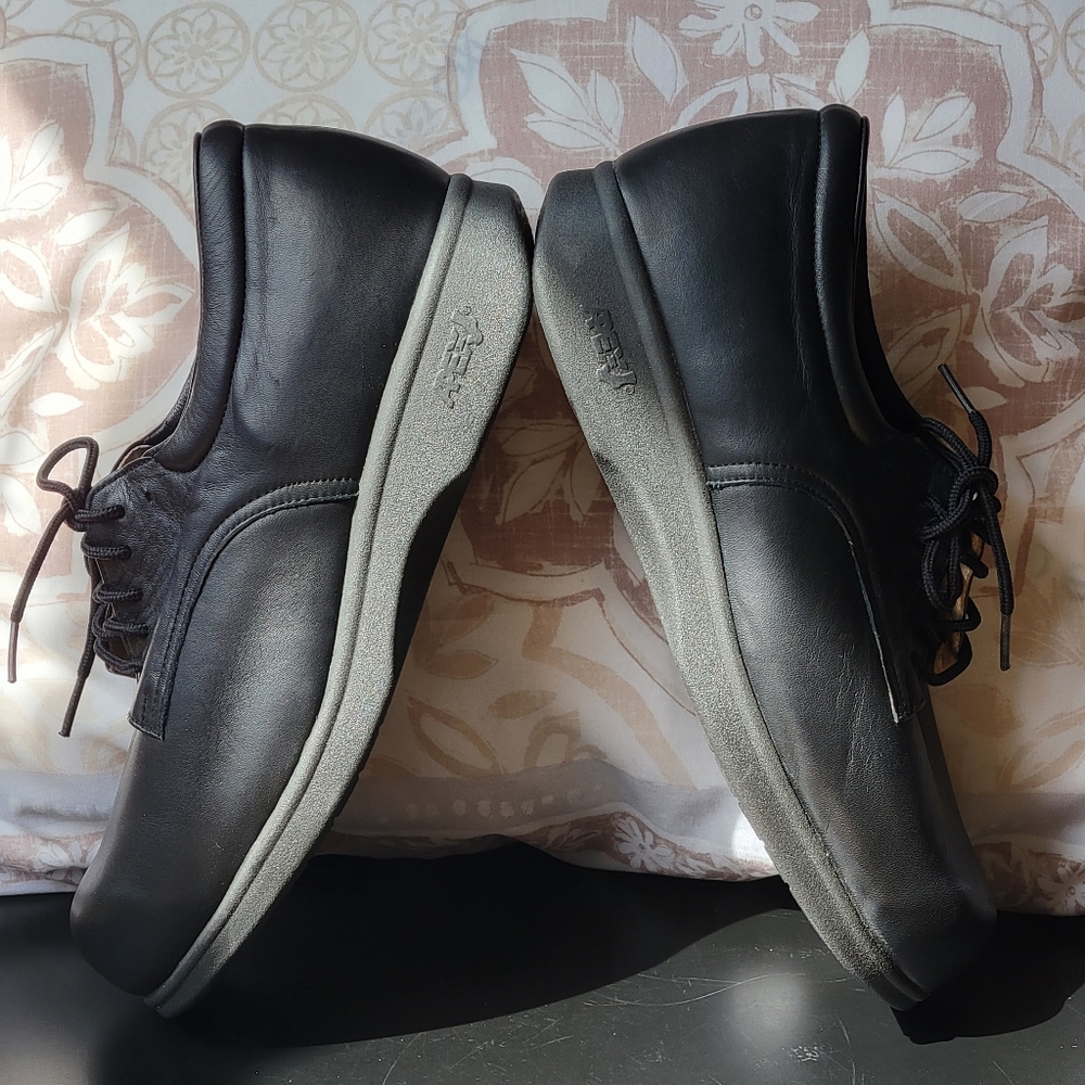 Men's Apex Ambulator Black Leather Shoes Size 9.5
